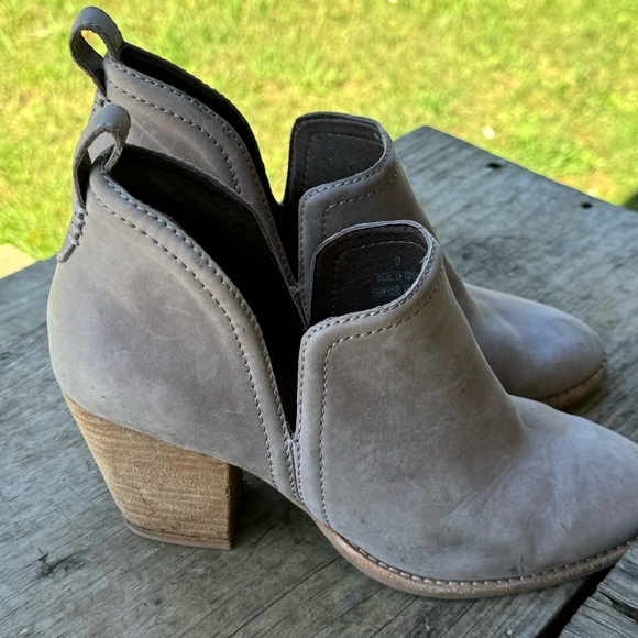 Jeffrey Campbell gray leather Rosalee western pull on ankle Booties size 9 - Picture 4 of 7